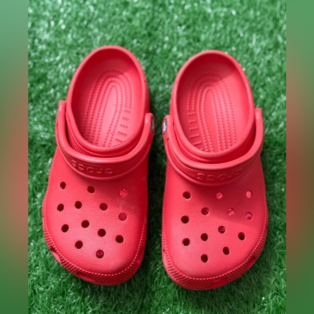 Crocs Unisex Red Clogs Size M-5 W-7